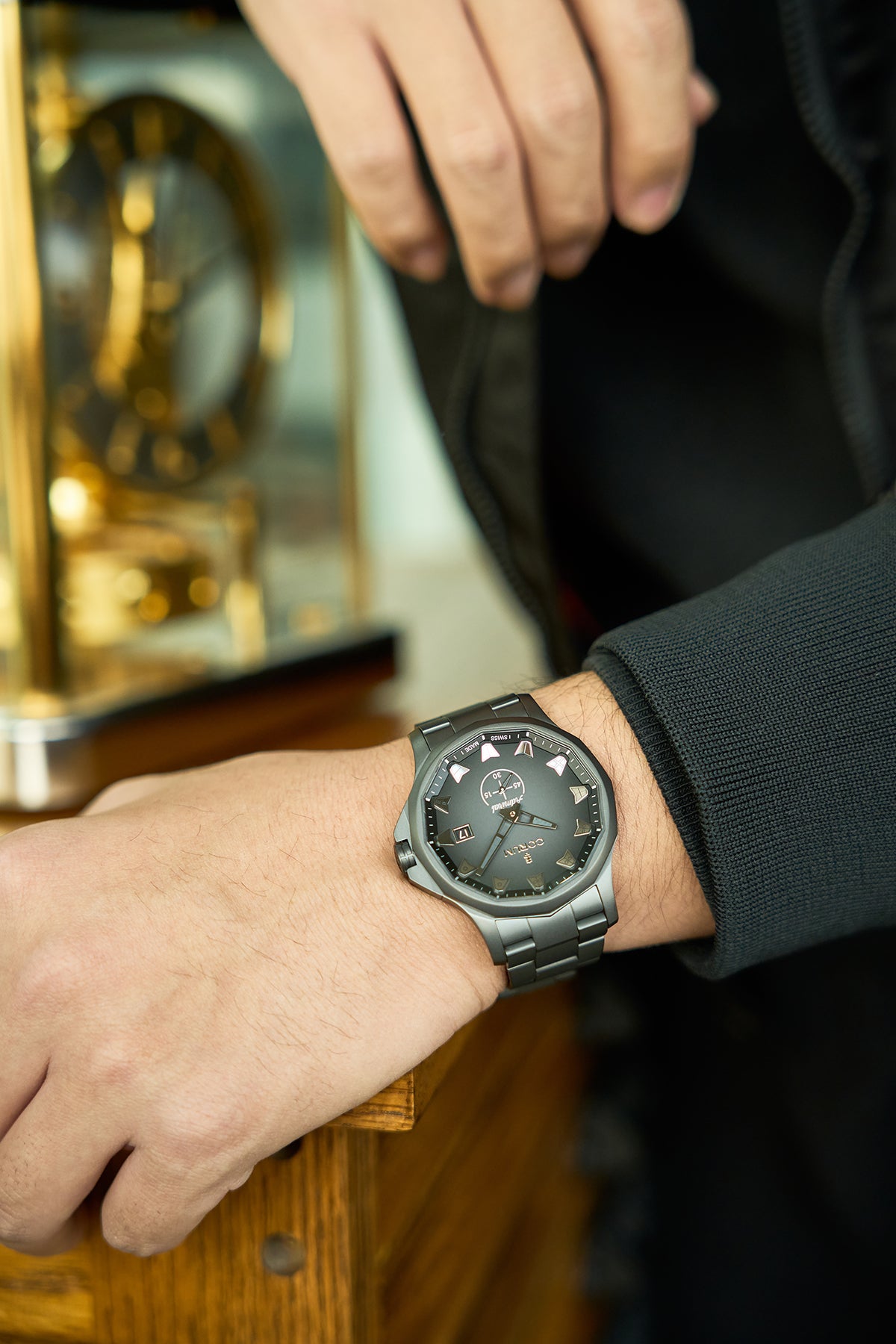 ADMIRAL 42 SANDBLASTED GUNMETAL海軍上將系列噴砂處理限量腕錶 by Corum